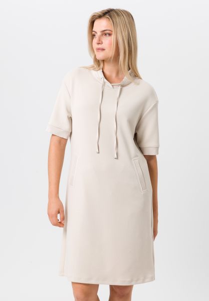 Kleid mit kurzen Ärmeln